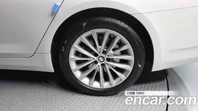BMW 5 Series 2023 — ფოტო 15/20