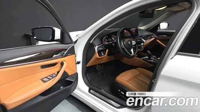 BMW 5 Series 2023 — ფოტო 17/20