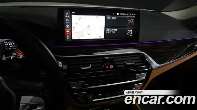 BMW 5 Series 2023 — ფოტო 19/20