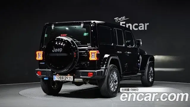 Jeep Wrangler 2022 — Фото 2/20