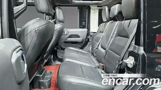 Jeep Wrangler 2022 — Фото 12/20