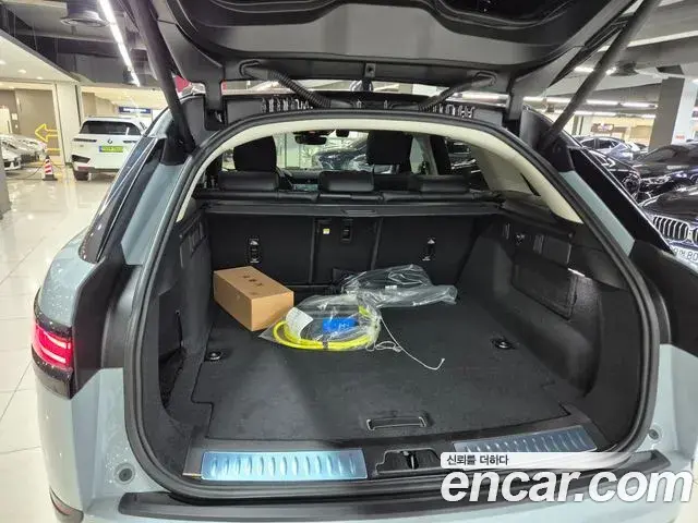 Land Rover Range Rover Velar 2025 — Şəkil 11/19