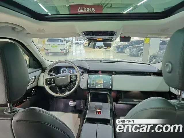 Land Rover Range Rover Velar 2025 — Şəkil 17/19