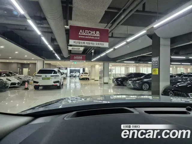 Land Rover Range Rover Velar 2025 — Şəkil 8/19
