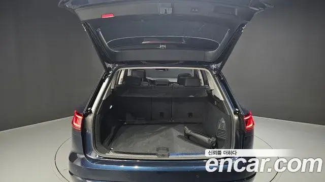 Volkswagen Touareg 2024 — ფოტო 19/20