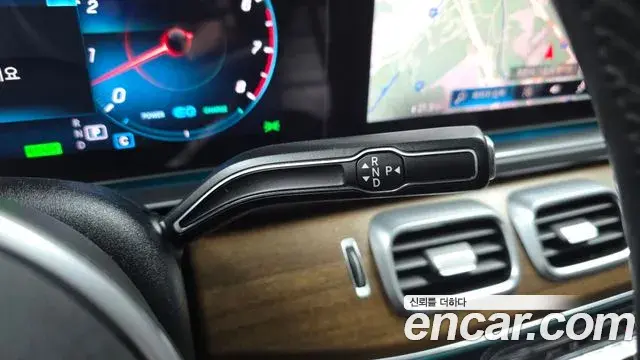 Mercedes-Benz GLE-Class 2019 — ფოტო 16/20