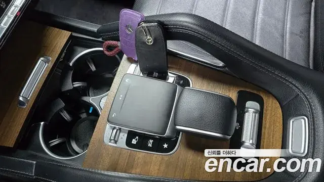 Mercedes-Benz GLE-Class 2019 — ფოტო 2/20