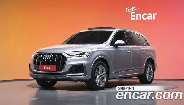 Audi Q7 2021 — Фото 1/20