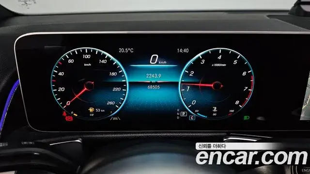 Mercedes-Benz GLB-Class 2020 — Фото 8/20