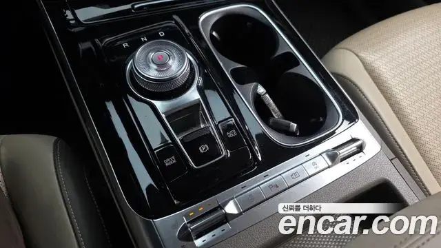 Kia Carnival 2021 — Photo 4/20