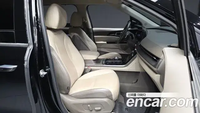 Kia Carnival 2021 — Photo 18/20