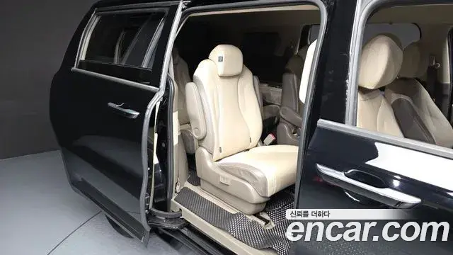 Kia Carnival 2021 — Photo 11/20