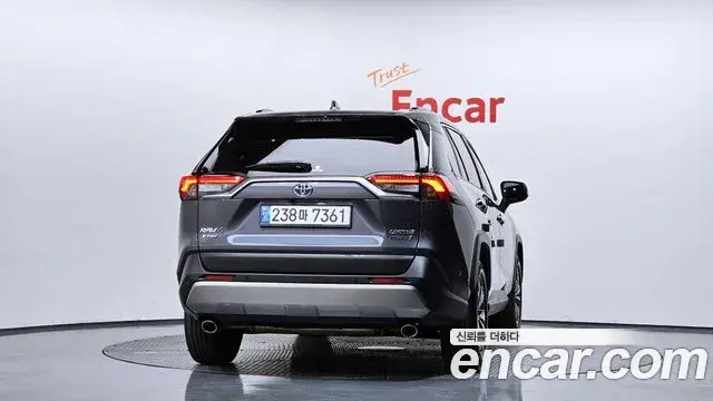 Toyota RAV4 2024 — Şəkil 15/20