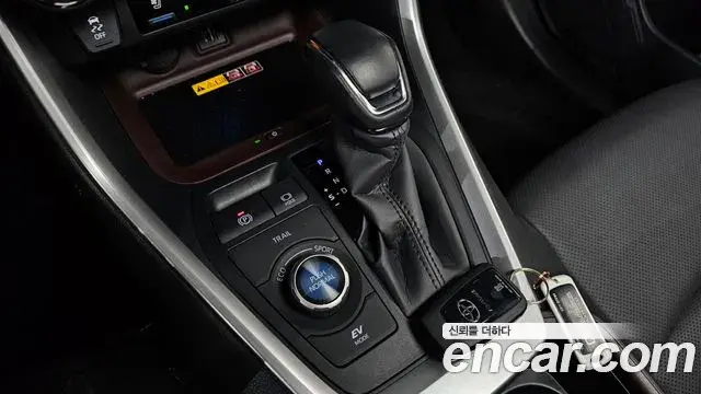 Toyota RAV4 2024 — Şəkil 17/20
