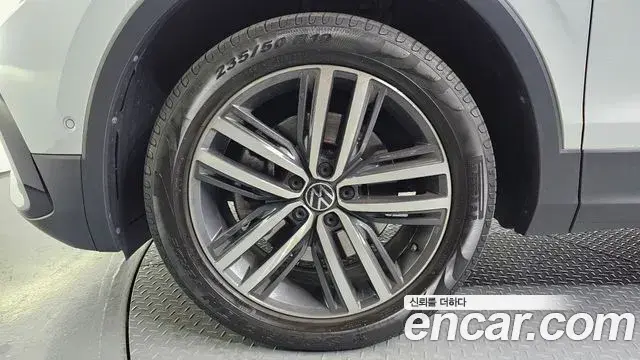 Volkswagen Tiguan Allspace 2023 — ფოტო 4/20