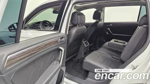 Volkswagen Tiguan Allspace 2023 — ფოტო 7/20