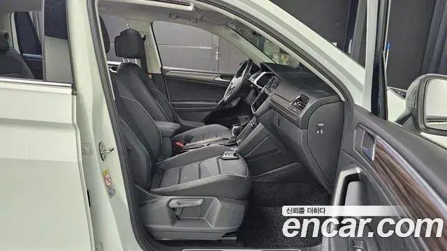 Volkswagen Tiguan Allspace 2023 — ფოტო 8/20