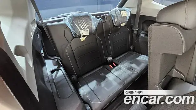 Volkswagen Tiguan Allspace 2023 — ფოტო 19/20