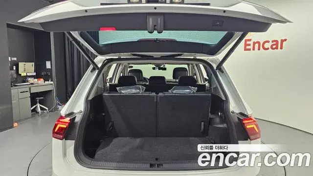 Volkswagen Tiguan Allspace 2023 — ფოტო 6/20