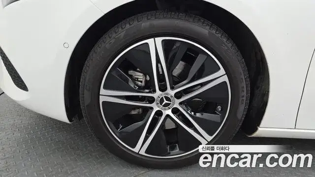 Mercedes-Benz A-Class 2024 — Şəkil 14/20