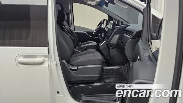 Hyundai Staria 2024 — Photo 14/20