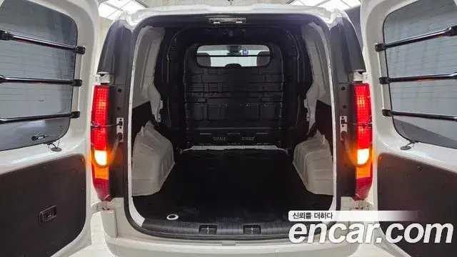 Hyundai Staria 2024 — Photo 17/20