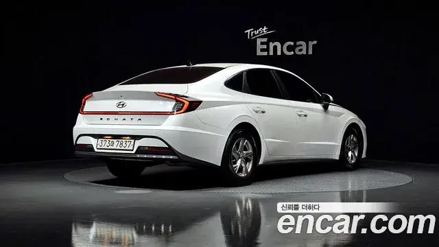 Hyundai Sonata 2019 — Фото 1/20