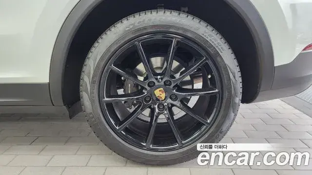 Porsche Cayenne 2020 — Photo 16/21