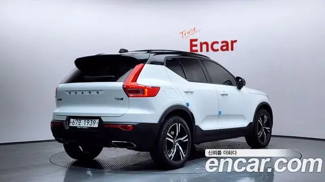 Volvo XC40 2018 — ფოტო 10/20