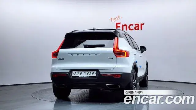Volvo XC40 2018 — ფოტო 1/20