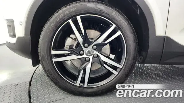 Volvo XC40 2018 — ფოტო 20/20