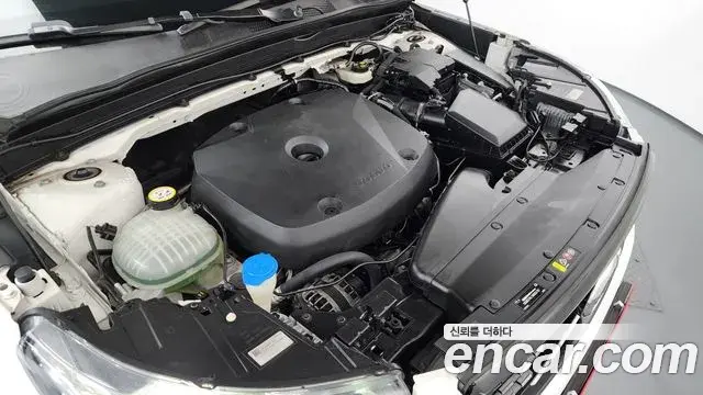 Volvo XC40 2018 — ფოტო 15/20