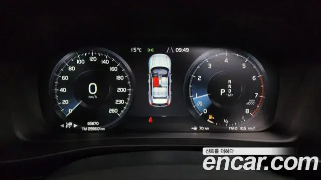 Volvo XC40 2018 — ფოტო 14/20