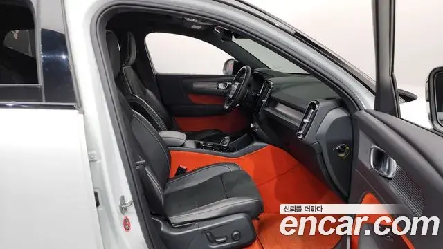 Volvo XC40 2018 — ფოტო 12/20