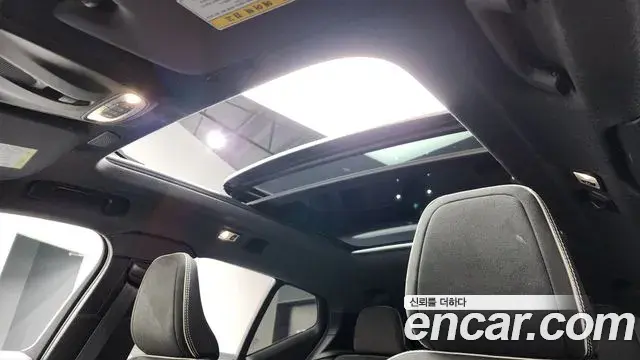 Volvo XC40 2018 — ფოტო 8/20