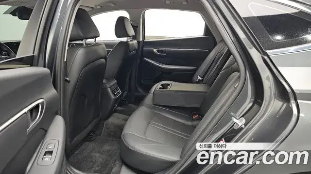 Hyundai Sonata Hybrid 2019 — Photo 2/20