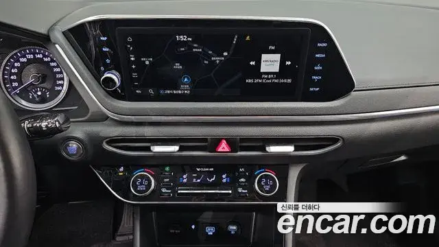 Hyundai Sonata Hybrid 2019 — Photo 8/20