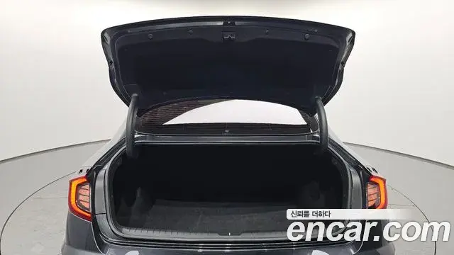 Hyundai Sonata Hybrid 2019 — Photo 9/20