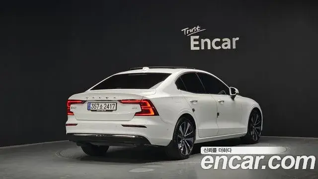 Volvo S60 2024 — ფოტო 4/20