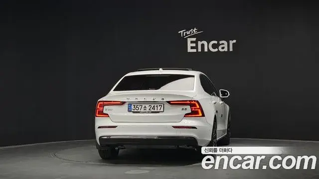 Volvo S60 2024 — ფოტო 17/20