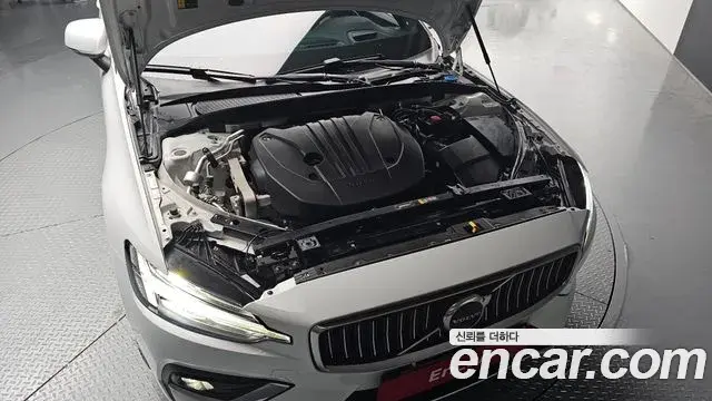Volvo S60 2024 — ფოტო 13/20