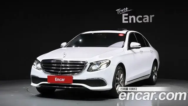 Mercedes-Benz E-Class 2018 — Photo 1/20