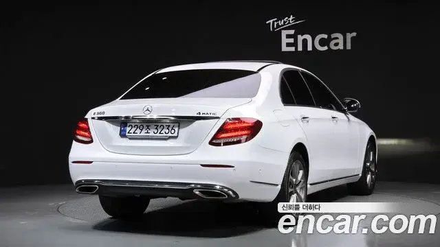 Mercedes-Benz E-Class 2018 — Photo 18/20