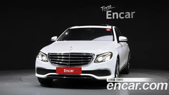 Mercedes-Benz E-Class 2018 — Photo 5/20