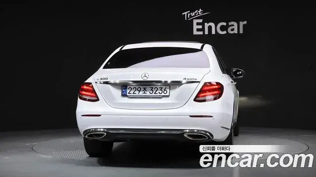 Mercedes-Benz E-Class 2018 — Photo 6/20