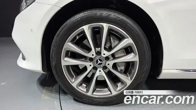Mercedes-Benz E-Class 2018 — Photo 10/20