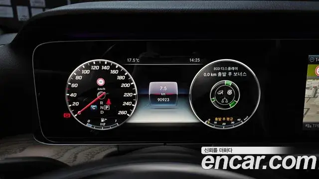 Mercedes-Benz E-Class 2018 — Photo 7/20