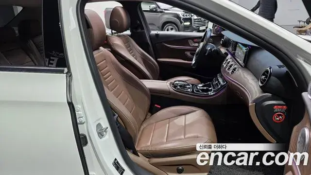 Mercedes-Benz E-Class 2018 — Photo 14/20