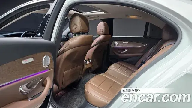 Mercedes-Benz E-Class 2018 — Photo 2/20