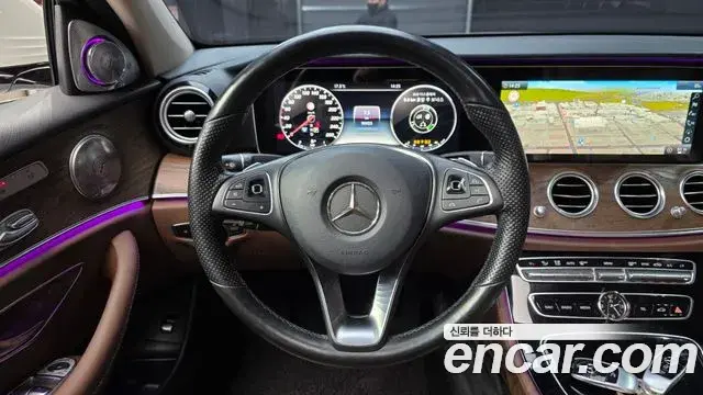 Mercedes-Benz E-Class 2018 — Photo 16/20